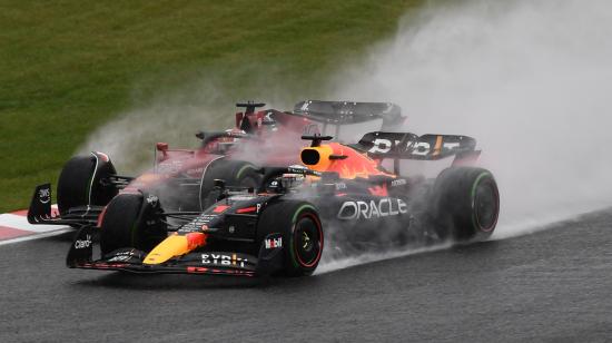 Los pilotos Max Verstappen y Charles Leclerc durante el Gran Premio de Japón 2022 de la Fórmula 1.
