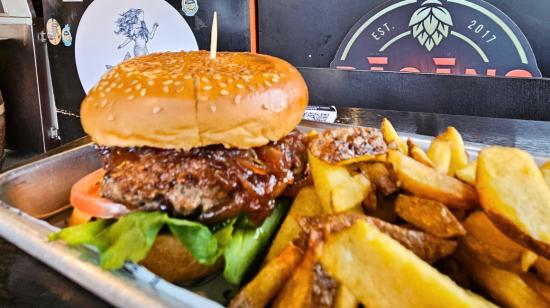 Un clásico en Romero's Burger, local más conocido como 'Las hamburguesas de la Ruta Viva'.