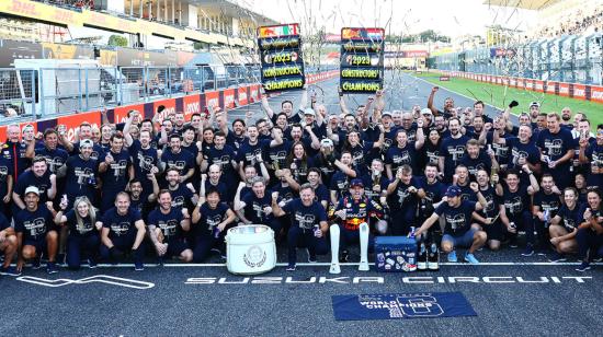 Red Bull, festejando el título de constructores en el Gran Premio de Japón, el 24 de septiembre de 2023.
