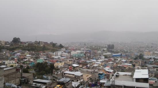 Imagen de caída de lluvia en el sur de Quito, el 26 de septiembre de 2023.