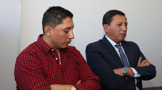 El teniente Rodney Rengel y su padre, en Quito, el 30 de agosto de 2023.