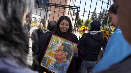 Tamia, hija de Fernando Villavicencio, en el velorio de su padre, el  11 de agosto de 2023.