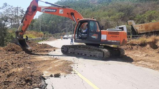 Maquinaria del Ministerio de Obras Públicas realiza trabajos en Loja.  27 de septiembre de 2023.