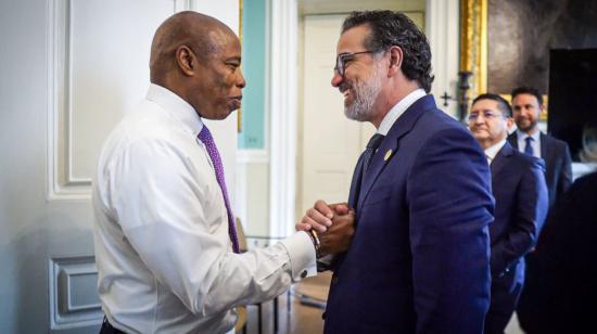 El alcalde de Nueva York, Eric Adams, se reunió con el canciller ecuatoriano, Gustavo Manrique, el 23 de septiembre de 2023.