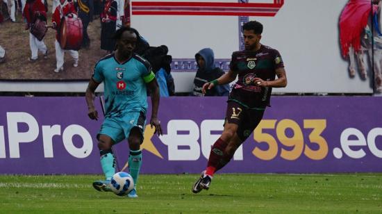 Los jugadores de Mushuc Runa y Cumbayá durante la  Fecha 8 de la LigaPro, el 30 de septiembre de 2023.