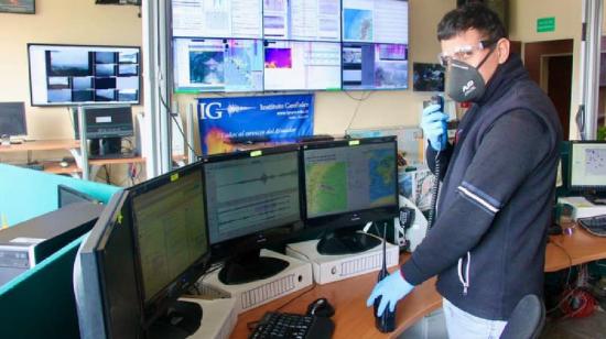 Sala de monitoreo de sismos del Instituto Geofísico en Quito.