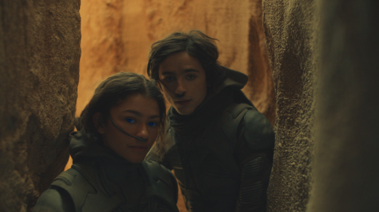 Zendaya y Timothée en la producción de Dune (2021), ahora disponible en Netflix.