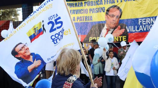 Simpatizantes del candidato presidencial Fernando Villavicencio, asesinado durante la campaña de las elecciones de 2023, en una misa homenaje, el 17 de agosto de 2023. 