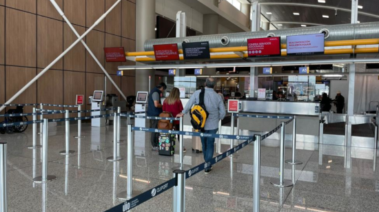 Counter de Avianca en el Aeropuerto Internacional Mariscal Sucre, de Quito. 