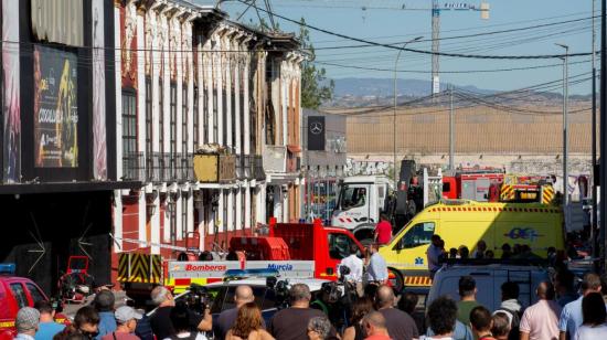 Ambulancias en la zona del incendio de dos discotecas en Murcia, España, el 1 de octubre de 2023.