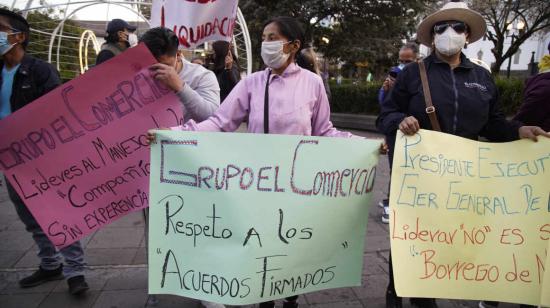 Empleados y exempleados de El Comercio en una protesta en enero de 2022.