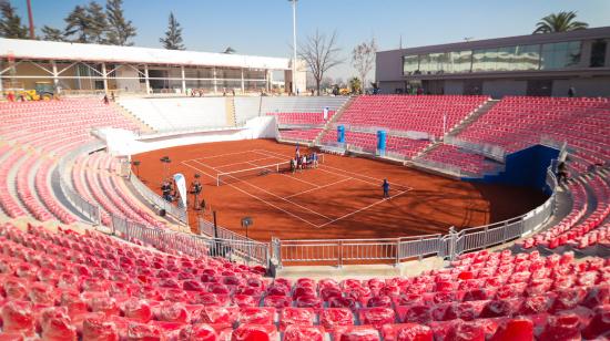 Vista panorámica de la cancha de tenis en Santiago.