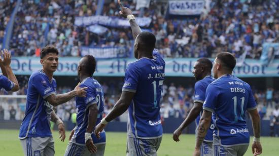 Jaime Ayoví festeja el primer gol de Emelec, en la victoria ante Cumbayá, el 7 de octubre de 2023. 