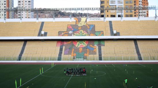 Vista panorámica del Estadio Hernando Siles, durante un entrenamiento de Bolivia, el 9 de octubre de 2023.