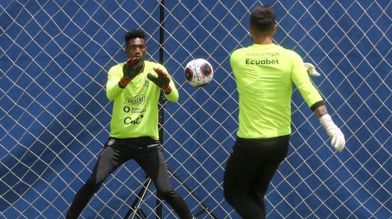 Los arqueros de Ecuador durante el entrenamiento del 10 de octubre, en la Casa de la Selección.