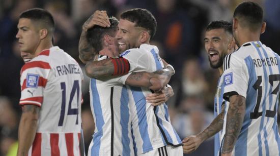 Nicolás Otamendi festeja su gol ante Paraguay en la fecha 3 de Eliminatorias.