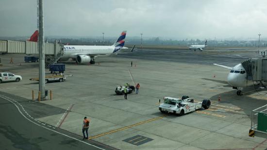 Imagen referencial de las operaciones en el aeropuerto de Quito, en octubre de 2023