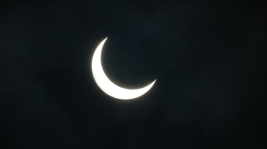 Vista frontal del eclipse anular de sol, desde La Crespa, Manabí, el 14 de octubre de 2023.