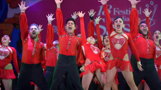 El grupo de Djembé Dance Studio en la semifinal de los grupos cabaret amateur del Festival Mundial de Salsa 2023