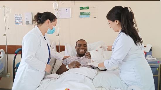 Reconstrucción de mano a un paciente en el hospital Arturo Suárez.