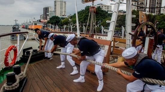 Estudiantes de la Escuela de Grumetes "Contramaestre Juan Suárez" de la Armada del Ecuador el 10 de agosto de 2023.