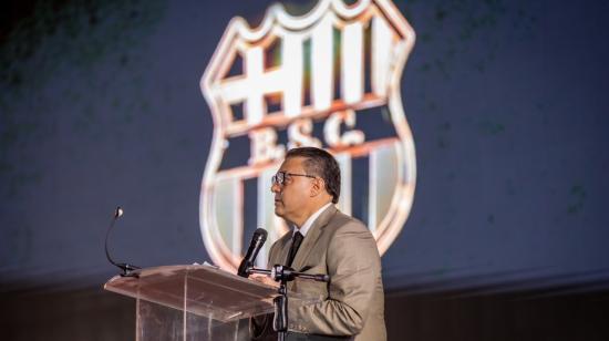 El presidente Carlos Alfaro Moreno, durante una ceremonia en el estadio Banco Pichincha, el pasado 11 de octubre de 2023.