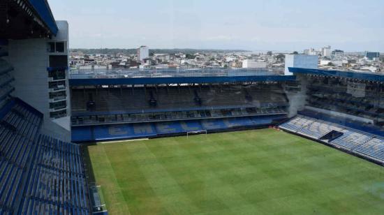 Imagen aérea de los palcos en el estadio de Emelec que subastará la CFN. 