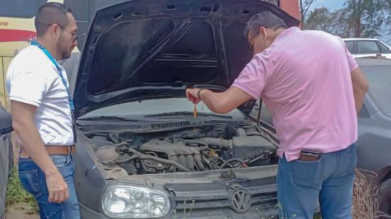 Ciudadanos pueden hacer revisiones presenciales de los carros.