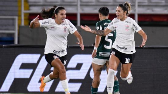 Millene de Corinthians celebra su gol en la final de la Copa Libertadores femenina ante Palmeiras, el 21 de octubre de 2023.