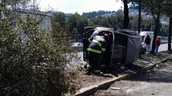 Accidente de tránsito en avenida Simón Bolívar, en Quito, el 22 de octubre de 2023.