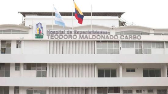 Fachada del Hospital Teodoro Maldonado Carbo, en Guayaquil.