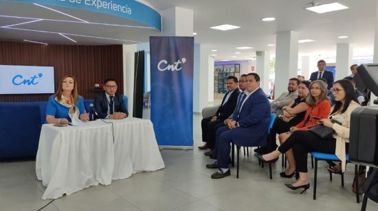 Rueda de prensa de CNT en Quito, sobre las deudas vencidas de abonados, el 24 de octubre de 2023.