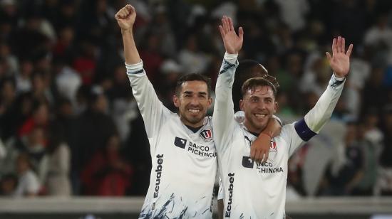 Los jugadores de Liga de Quito festejan un gol ante Defensa y Justicia por la semifinal de ida de la Copa Sudamericana, el 27 de septiembre de 2023.