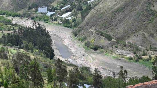 El caudal del río Paute ha bajado a niveles críticos, 25 de octubre de 2023.