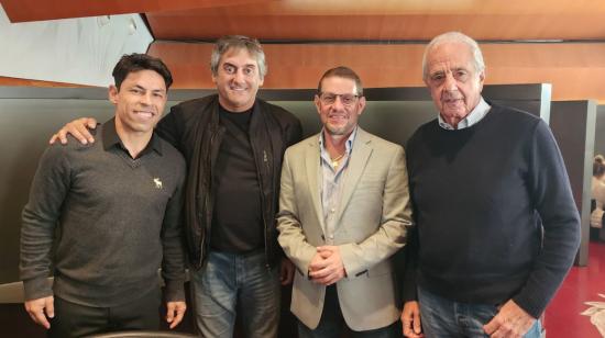 Rafael Verduga y Matías Oyola, reunidos con Enzo Francescoli y Rodolfo D'Onofrio, este 25 de octubre de 2023 en Argentina.