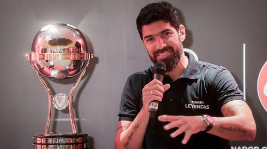 Sebastián Abreu, durante la presentación del trofeo de la Copa Sudamericana, en Montevideo (Uruguay).