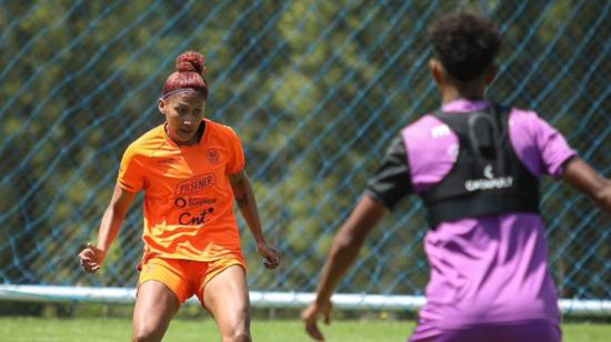 La Tri femenina durante un partido amistoso, en Quito.