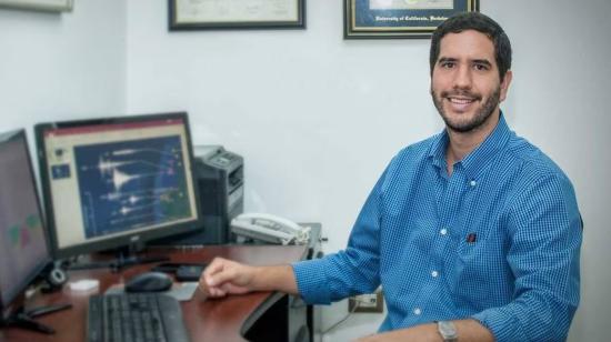 Roberto Luque Nuques, en su oficina de GeoSísmica.