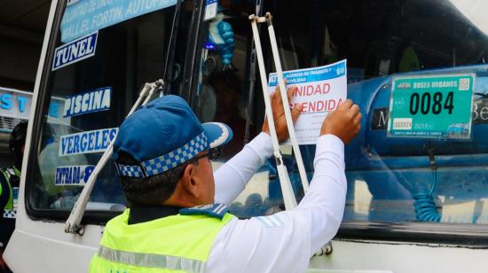 Varios buses de transporte de Guayaquil comenzaron a cobrar USD 0,40 por pasajes desde el 30 de octubre de 2023.