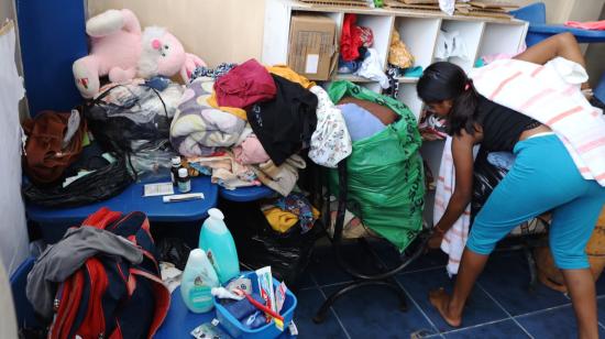 Una mujer en un albergue en Esmeraldas, el 6 de junio de 2023.