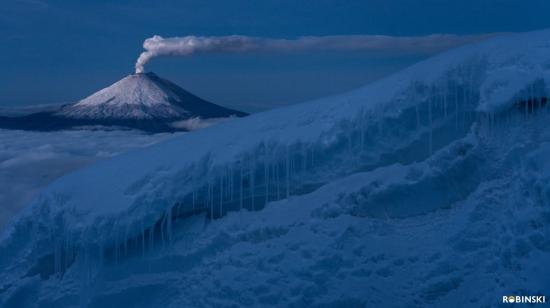 El volcán Cotopaxi visto desde el Antisana, fotografía ganadora del segundo lugar en la categoría Tierra del concurso de TNC, del ecuatoriano 'Robinski'.