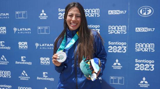 María Loreto Arias con su medalla de plata en Santiago 2023 3l domingo 4 de noviembre de 2023.