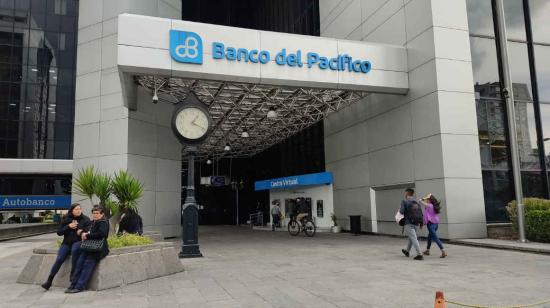 Oficina de Banco del Pacífico en la avenida Naciones Unidas, en Quito. Octubre de 2023.