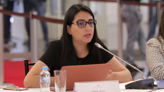 Sariha Moya, futura ministra de Economía en el gobierno de Daniel Noboa, durante una audiencia mientras laboraba en el Ministerio de Gobierno. 