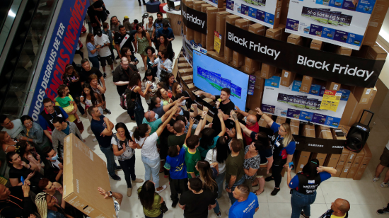 Venta de televisores por Black Friday en Brasil.