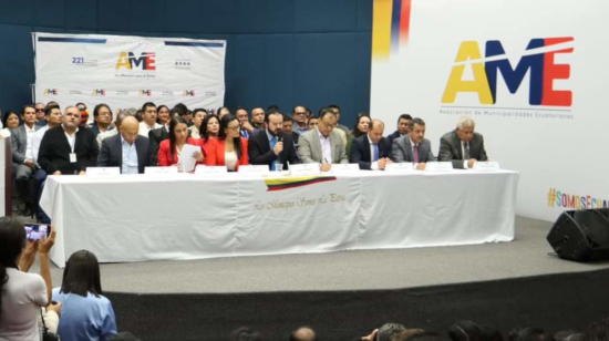 Rueda de prensa de la Asociación de Municipalidades Ecuatorianas, el 6 de noviembre de 2023, en Quito. 