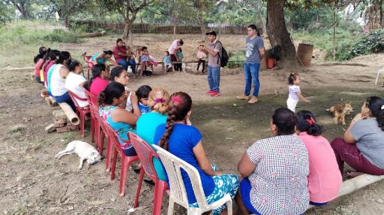 Brigadistas capacitan a moradores de Babahoyo sobre medidas de autoprotección por fenómeno de El Niño