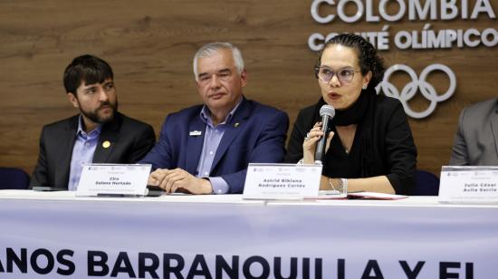 Miembros del Comité Ejecutivo de los Juegos Panamericanos de Barranquilla hablan en rueda de prensa, el 8 de noviembre de 2023.