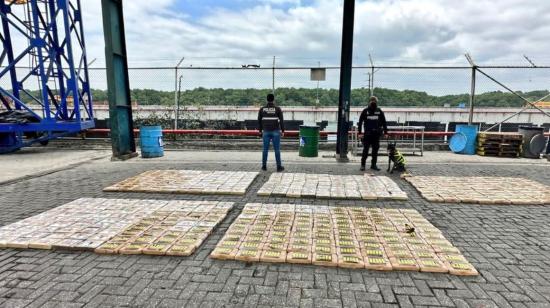 Bloques de cocaína incautados en un puerto marítimo de Ecuador, el 30 de septiembre de 2023.