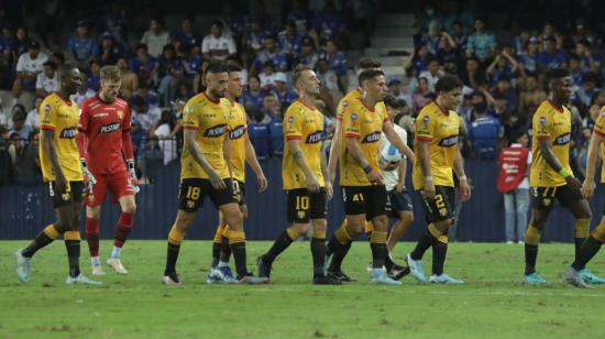 Los jugadores de Barcelona, decepcionados, luego del Clásico del Astillero ante Emelec, el 12 de noviembre de 2023.